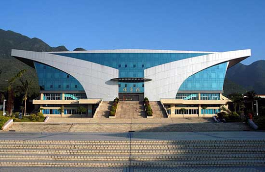 Zhaoqing University invested heavily in this Olympic standard gym which opened in 2005. It caters for all types of indoor sports, weights etc. Did you spot a person on the steps?