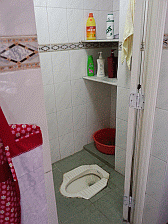 Image: Oooh: a standard Chinese trap - what went where the red basin is? - Click to Enlarge